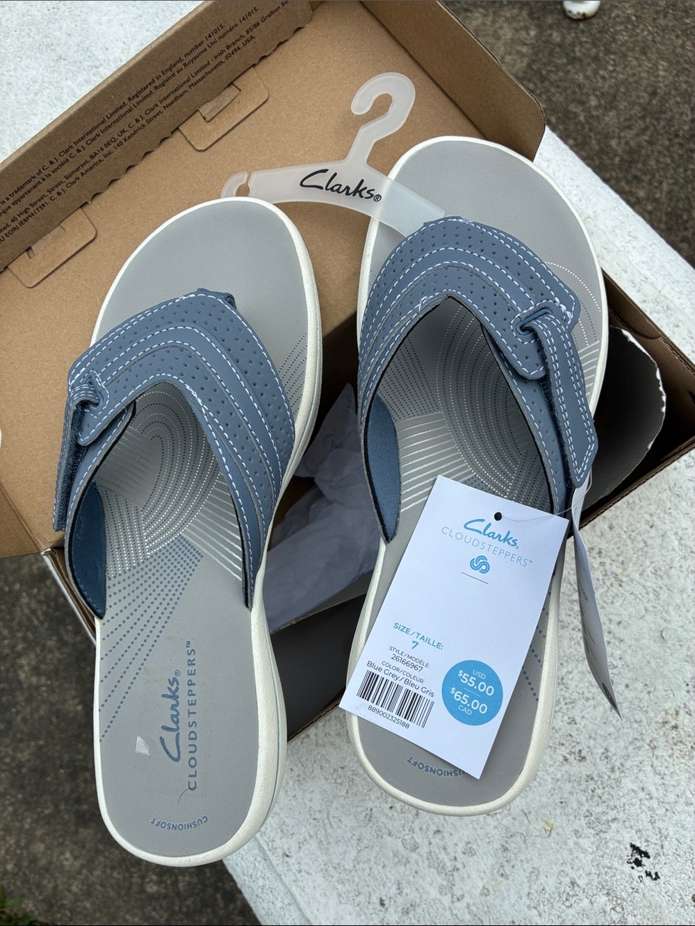 Clarks Women’s  Blue and Gray Cloudsteppers Thong Sandals